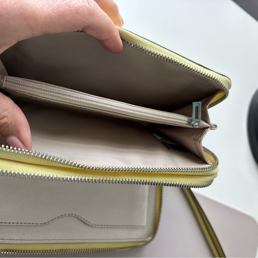 GUESS Lemon Textured Wallet - Picture 5 of 6